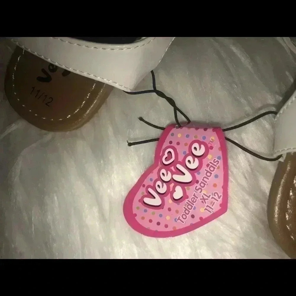 VEE VEE WHITE SANDALS SIZE 11/12